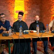 Viii фестивал "Ћирилицом" Округли сто: Вјеровати данас.